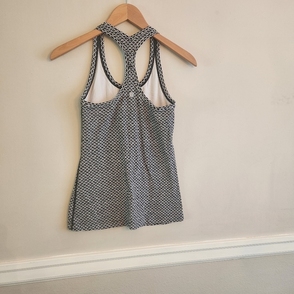 Lululemon Black and White Patterned Tank - Picture 2 of 4